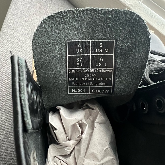 Dr. Martens 1460 Bex | Size 6 - Picture 5 of 7